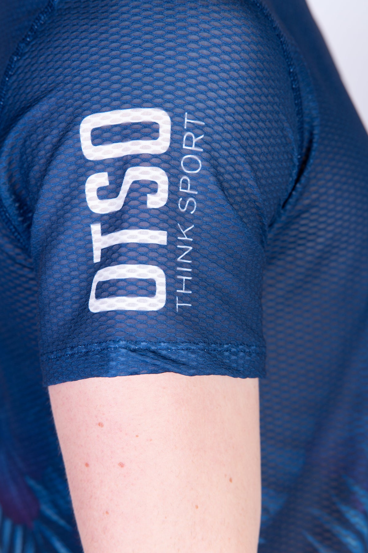 Herren-T-Shirt mit kurzen Ärmeln – Tropisch Dunkel