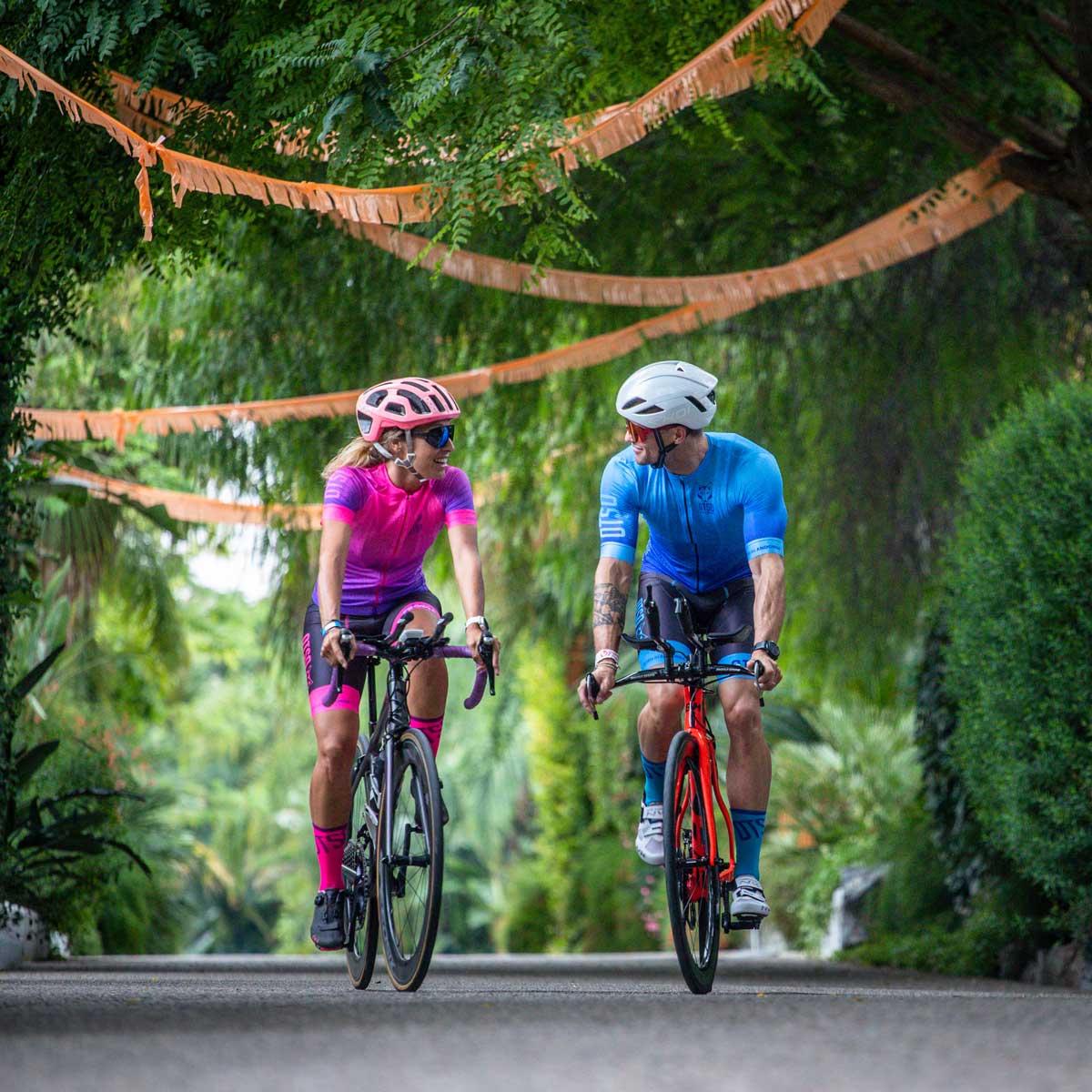 Chaussettes cyclisme hautes - Fluo Blue